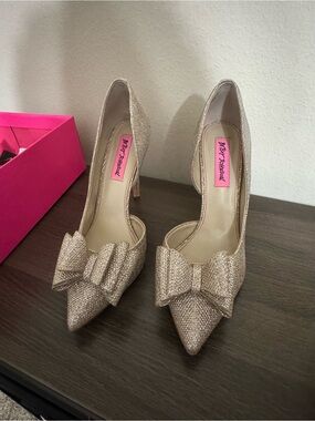 Betsey Johnson Metallic Gold Pointed Toe Heels with Bow